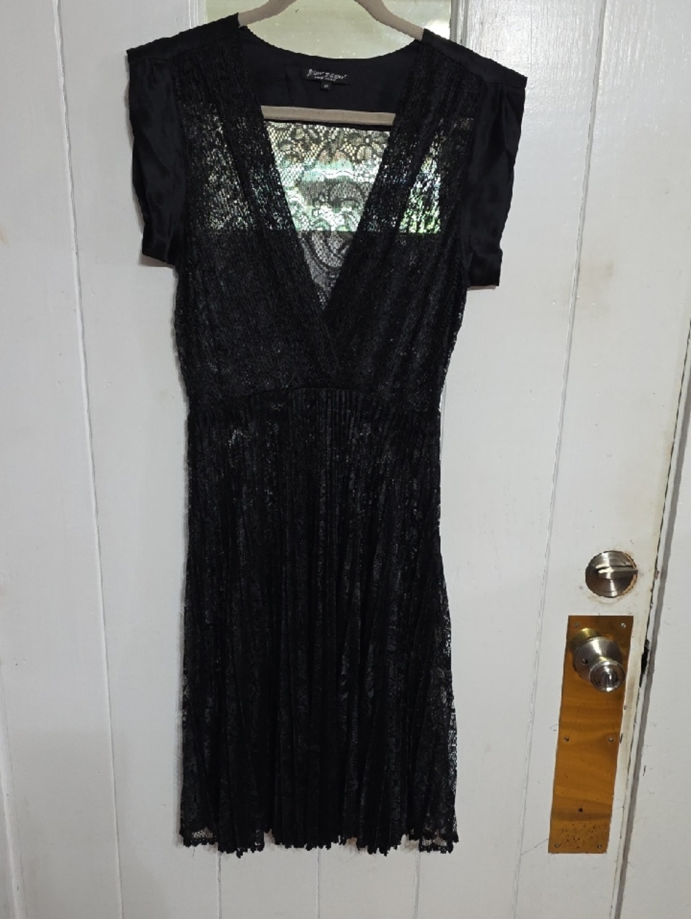 Betsey Johnson NY Women's Black Lacy Dress NO LINER Satiny Trim Pleated Sz‎ 10